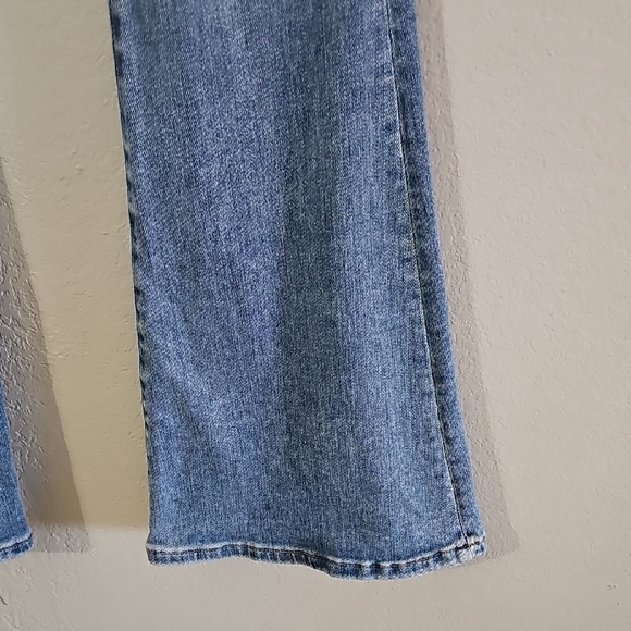 Vervet Medium Wash High Waisted Flare Leg Jeans Womens Size 28 - Picture 3 of 7